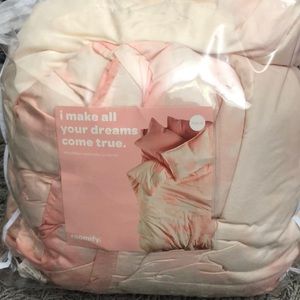 Very cute bed set, accidentally bought two !